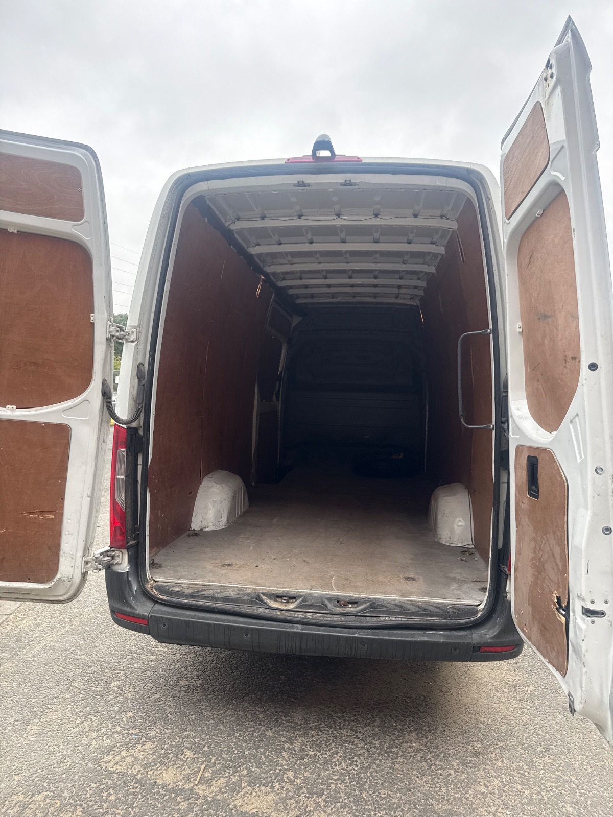 JKE Motors driver photograph at delivery — Pallets, job TE-149MD082026